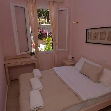 Flora Maisonette 2