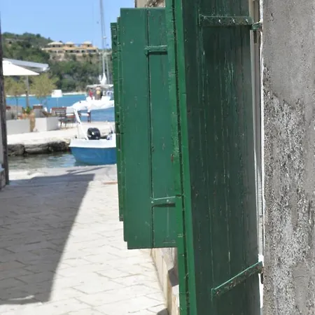 Flora Maisonette 2 * Gaios