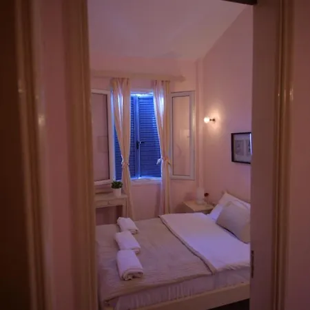 Flora Maisonette 2 Gaios