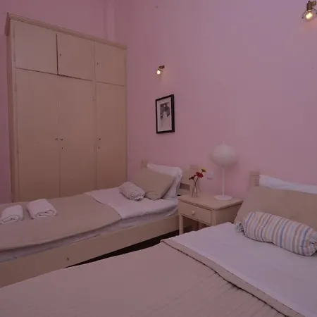 Flora Maisonette 2 *